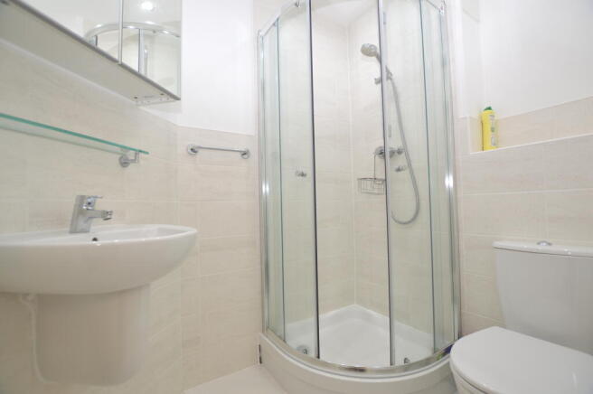 2 bed Apartment to rent Image 10