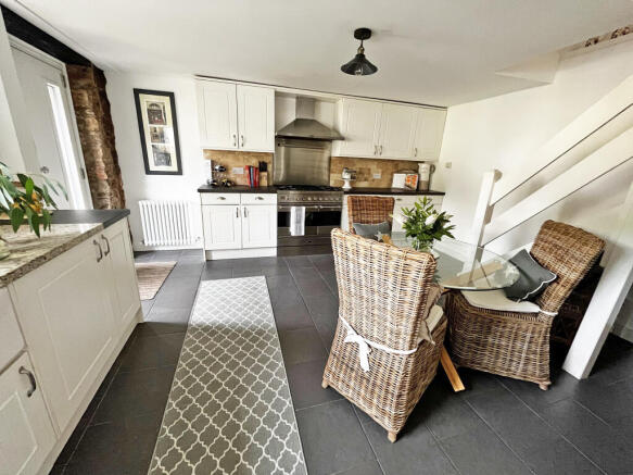 Kitchen in Wing