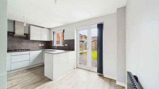 3 bed Semi-Detached for sale Image 6