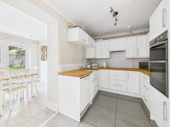 2. CAM04922G0-PR0094-STILL019