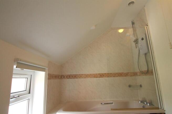2 bed Apartment to rent Image 11
