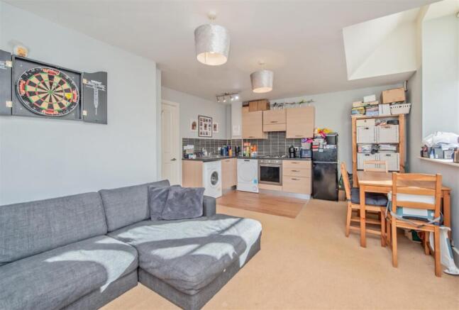 Open Plan Living Room / Dining Area / Fitted Kitch