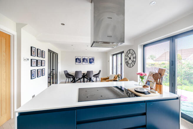 4 bed Detached for sale Image 10