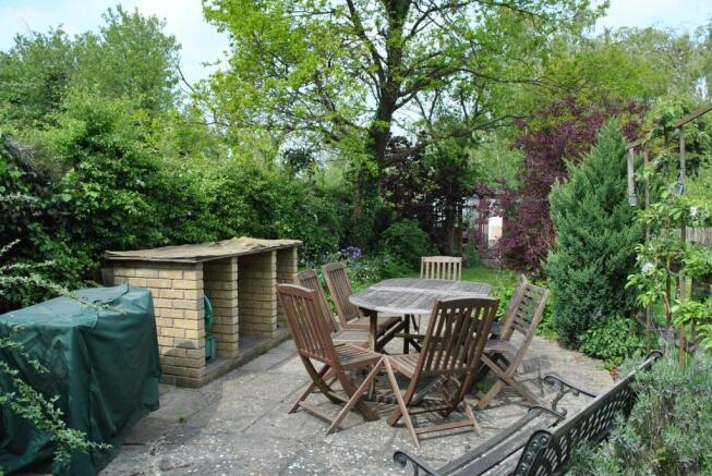 BARBECUE/PATIO AREA