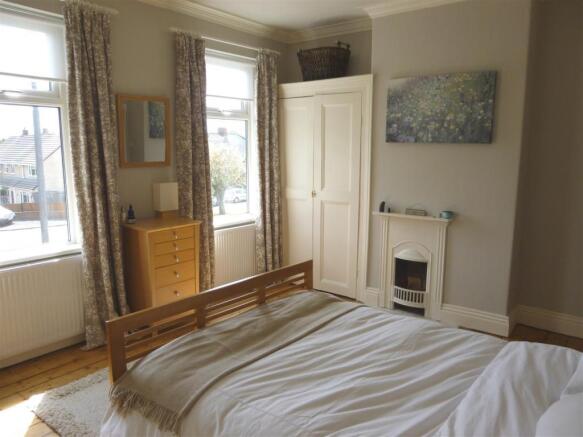 Bedroom 1 (2).jpg