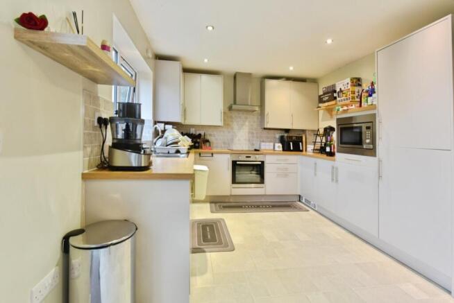 3 bed Semi-Detached for sale Image 3