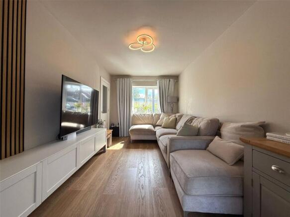 4 bed Semi-Detached to rent Image 5