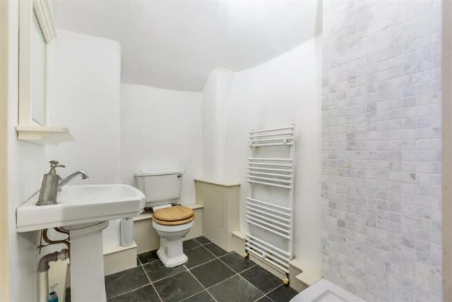 En suite to Bedroom 1