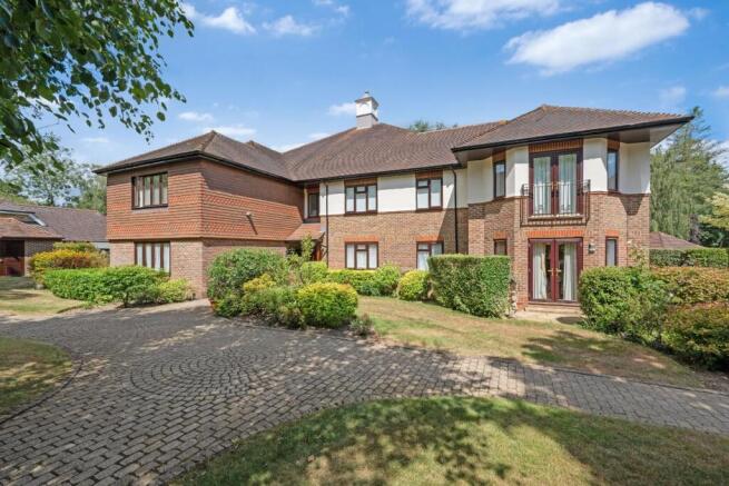 PETERSMEAD CLOSE