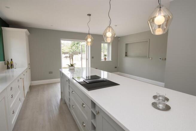4 bed Detached for sale Image 12