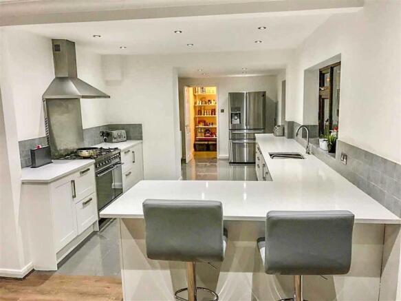 OPEN-PLAN DINING KITCHEN