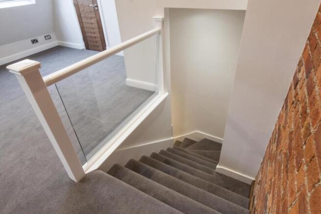 2 bed Flat to rent Image 5