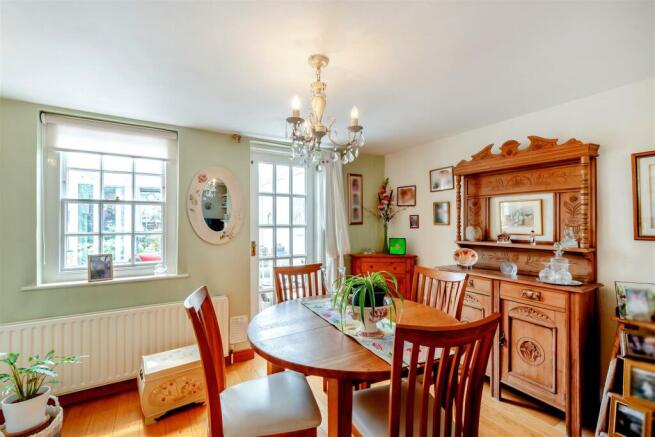 8562894-interior08v2.jpg