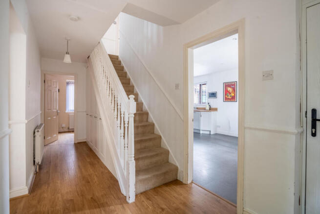 5 bed Detached for sale Image 10