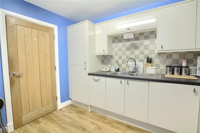 2 bed Flat for sale Image 5