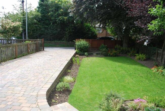 FRONT GARDEN