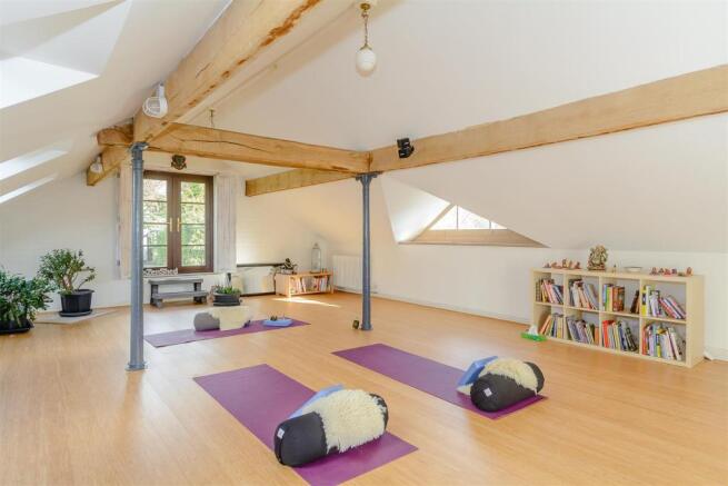 8332578-interior25.jpg
