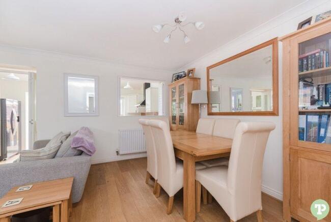 Dining area lo...