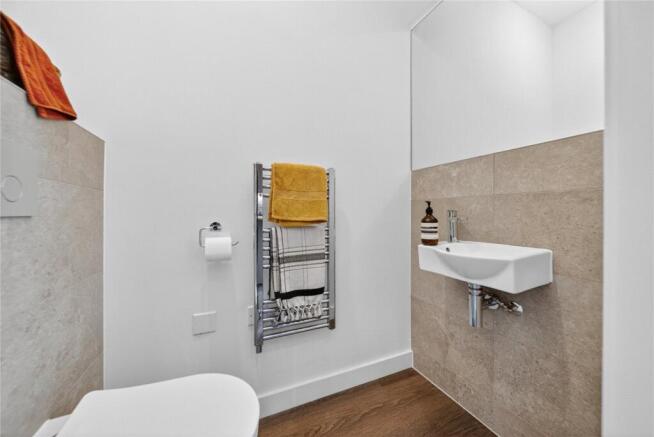 3 bed Town House for sale Image 9