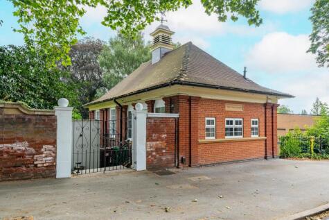 Cavendish Road East, The Park