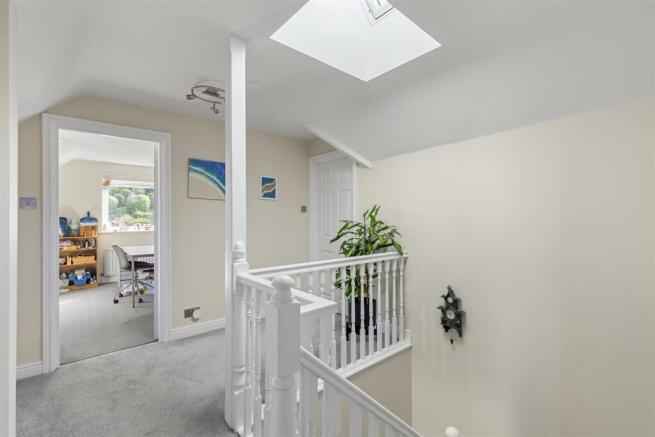 5 bed House for sale Image 11