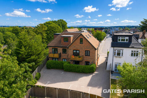 Champion Road, Upminster, RM14 ***SHARE OF FREEHOLD**