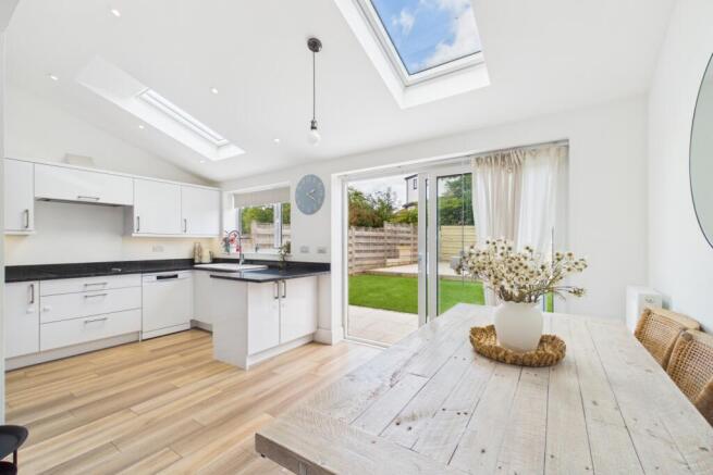 3 bed Semi-Detached for sale Image 4
