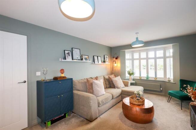 4 bed Detached for sale Image 8