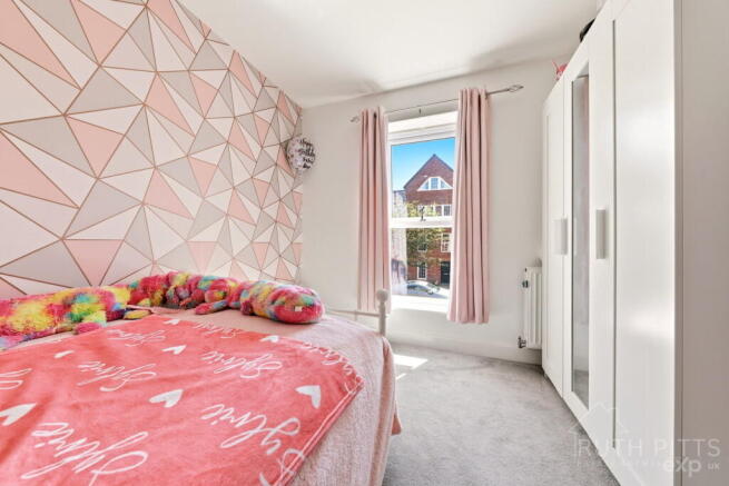 5 bed Town House for sale Image 10