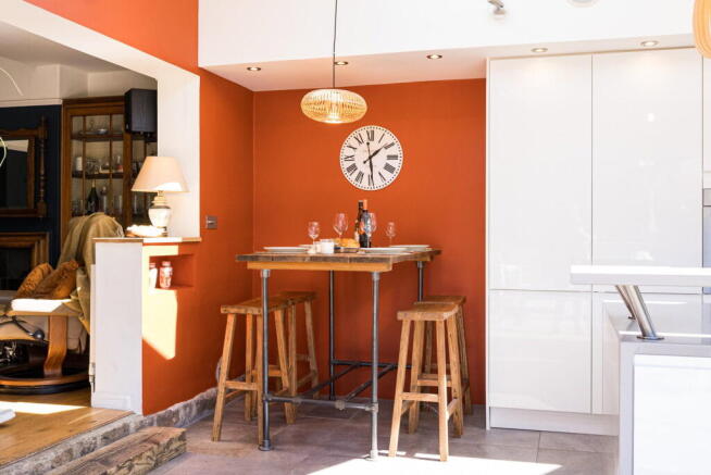 4 bed Detached for sale Image 5
