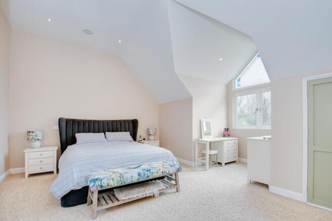 9MASTER SUITE