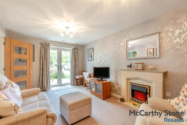 8687718-interior01.jpg