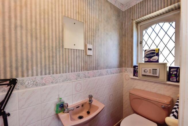 4 bed Detached for sale Image 8