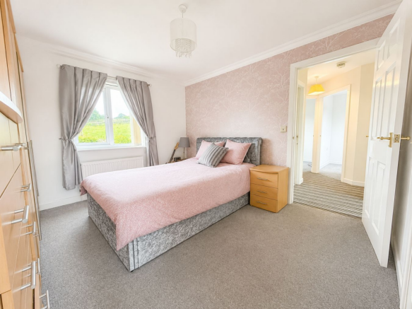 3 bed Town House for sale Image 5