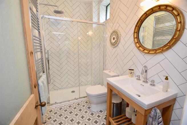 EN SUITE SHOWER ROOM