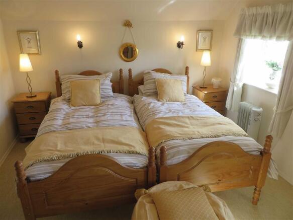 BEDROOM 4