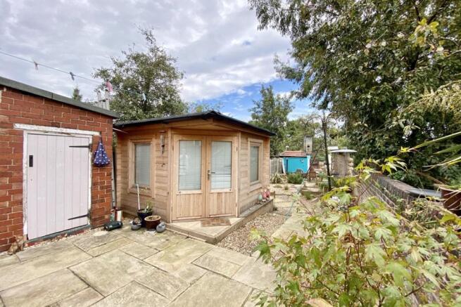 Summerhouse/home off