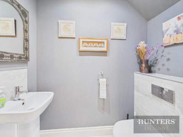 4 bed Detached for sale Image 9