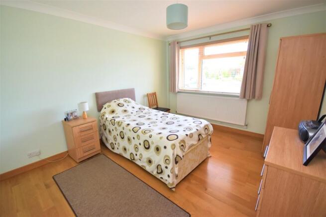 Dining Room/Bed 3