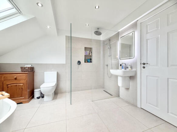 4 bed Semi-Detached for sale Image 12
