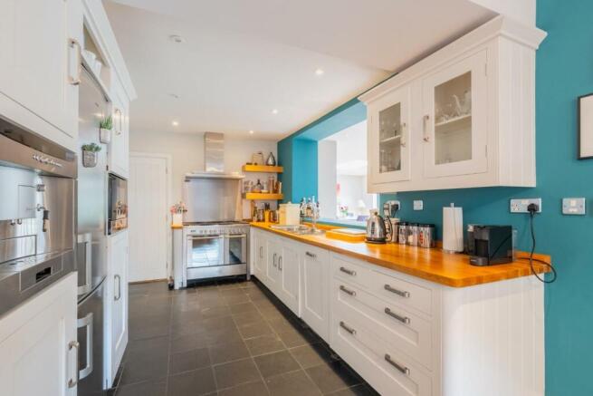 kitchen 1.jpg