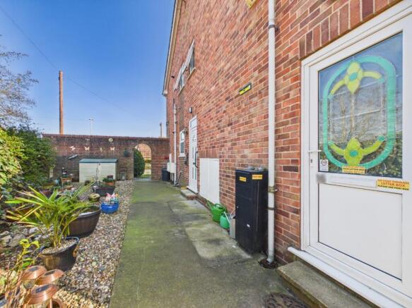 2 bed Flat for sale Image 10