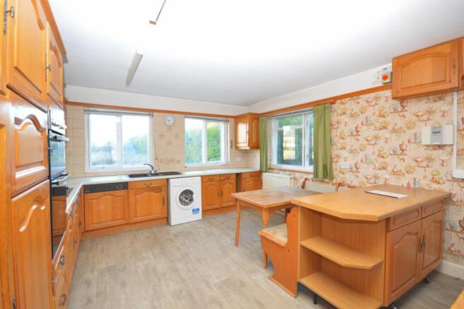 KITCHEN/BREAKFAST ROOM