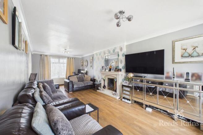 4 bed Detached for sale Image 4