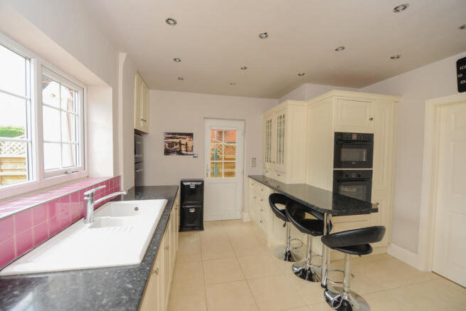 Kitchen/breakfast...