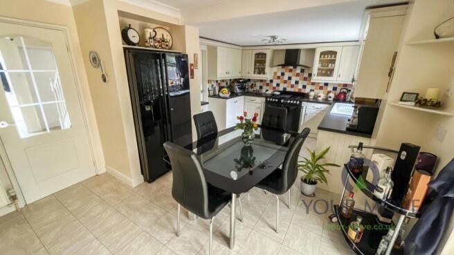 Kitchen/Breakfast Rm