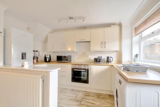 3 bed Terraced to rent Image 4