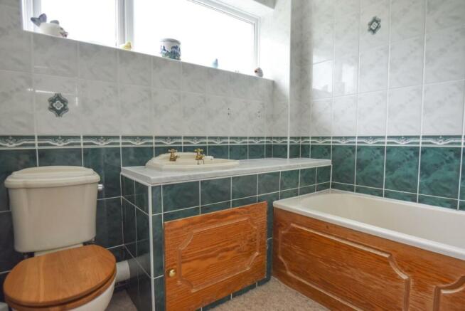 A BATHROOM.JPG