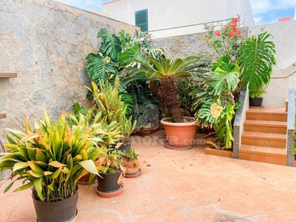 Ground floor house with large patio in Es Castell
