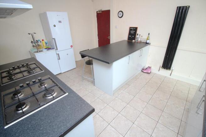8 bed House to rent Image 8